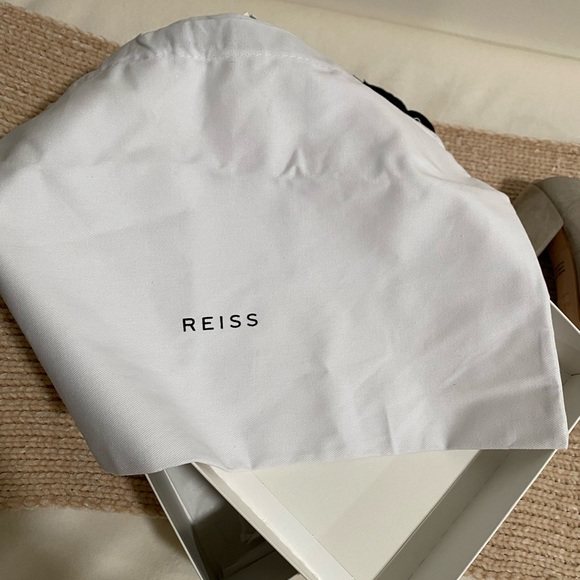 BEAUTIFUL MULE STYLE HEELS! - Picture 5 of 6